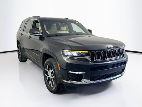 Used 2023 Jeep Grand Cherokee L Limited w/ Luxury Tech Group II RWD image 3