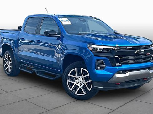 Used 2023 Chevrolet Colorado Z71 w/ Z71 Convenience Package 2 AWD/4WD image 3