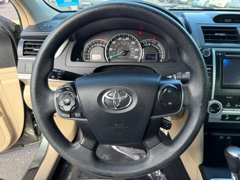 Used 2012 Toyota Camry LE FWD image 16