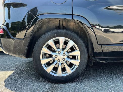Used 2018 Jeep Cherokee Overland w/ Technology Group FWD image 25