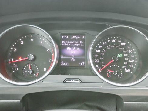 Used 2021 Volkswagen Tiguan SE R-Line image 10