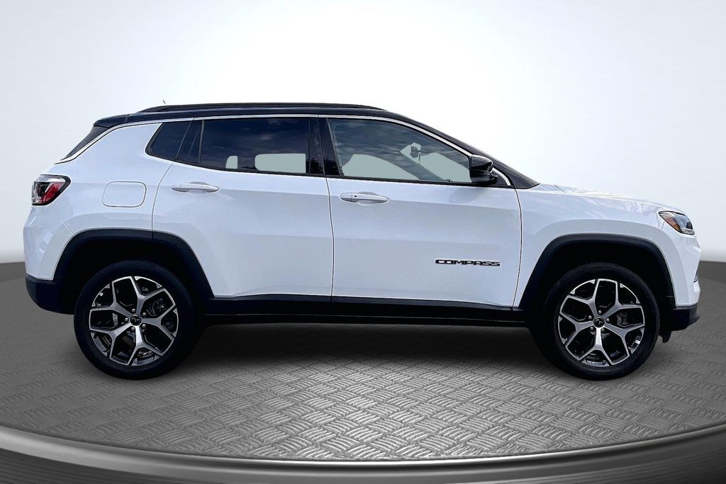 Used 2025 Jeep Compass Limited AWD/4WD image 4