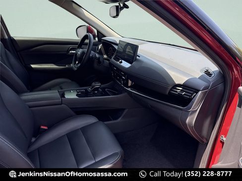 Certified 2025 Nissan Rogue SL FWD image 23