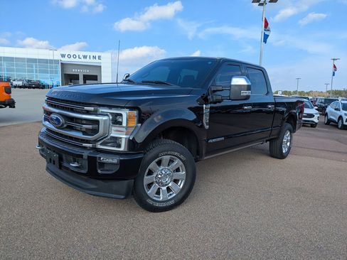 Used 2022 Ford F250 Platinum w/ FX4 Off-Road Package image 4