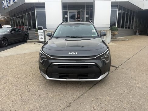 Used 2023 Kia Niro EX w/ EX Cold Weather Package image 2