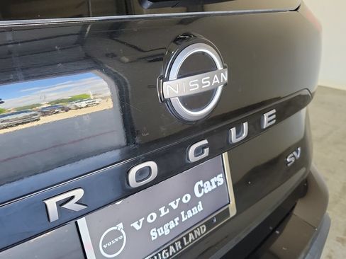 Used 2024 Nissan Rogue SV FWD image 9