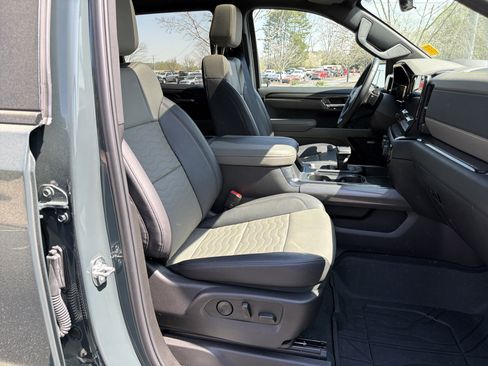 Used 2025 Chevrolet Silverado 1500 ZR2 w/ Technology Package image 13