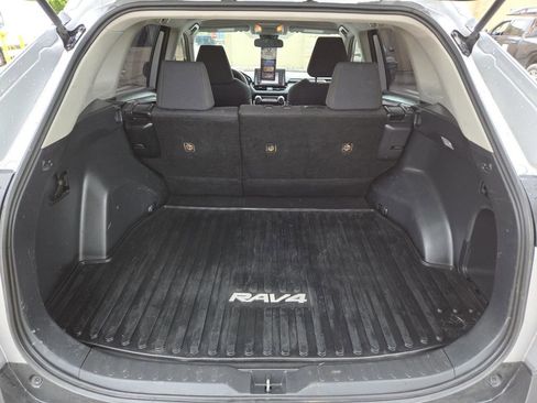 Used 2019 Toyota RAV4 LE w/ All Weather Liner Package FWD image 15