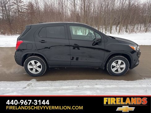 Certified 2022 Chevrolet Trax LS w/ Tint and Cruise Package image 11