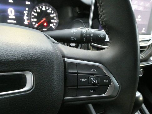Used 2023 Jeep Compass Latitude AWD/4WD image 15