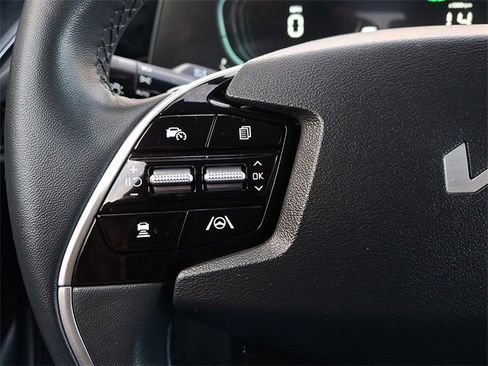 Certified 2023 Kia Niro EX image 24