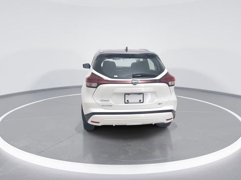 Used 2023 Nissan Kicks SV image 6