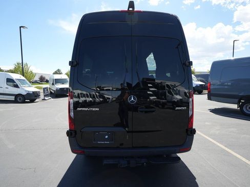 Used 2025 Mercedes-Benz Sprinter 2500 image 6