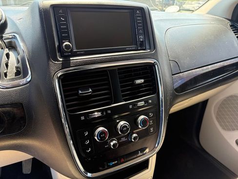 Used 2017 Dodge Grand Caravan SE w/ Power Window Group FWD image 18