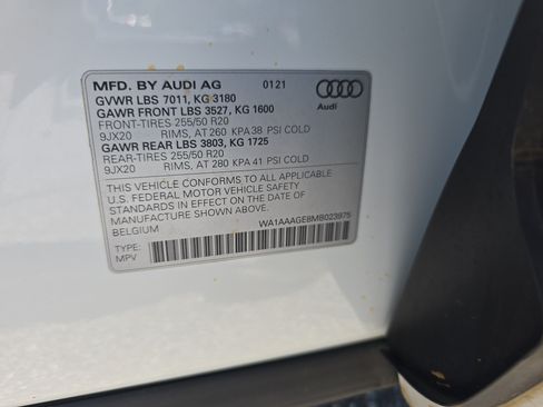 Used 2021 Audi e-tron Premium w/ Towing Package AWD/4WD image 32