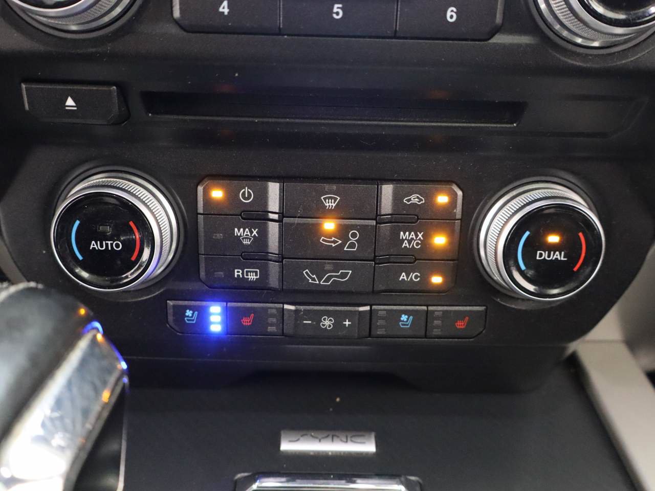 Used 2018 Ford F150 Lariat w/ Equipment Group 501A Mid AWD/4WD image 11