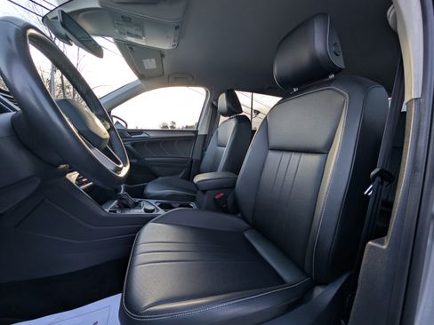 Used 2023 Volkswagen Tiguan SE image 28