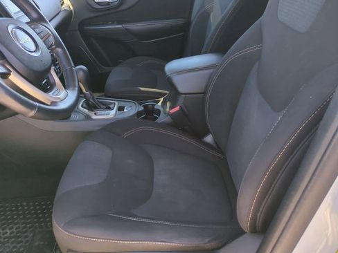 Used 2016 Jeep Cherokee Latitude w/ Cold Weather Group image 16