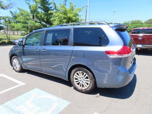 Used 2014 Toyota Sienna XLE FWD image 7