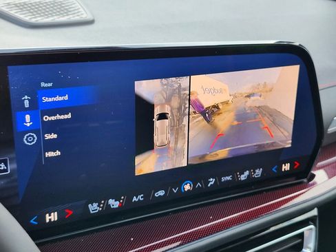 Used 2024 Chevrolet Traverse RS image 22