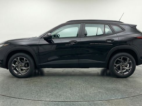 Used 2025 Chevrolet Trax LT image 5