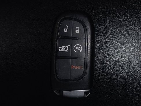 Used 2019 Jeep Cherokee Limited FWD image 32