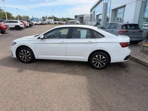 Certified 2025 Volkswagen Jetta S FWD image 4
