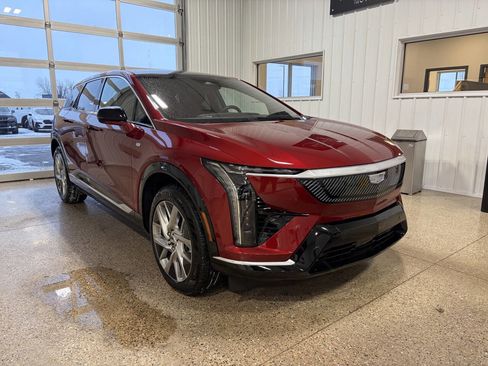 Used 2025 Cadillac Optiq Luxury 1 w/ LPO, Floor Liner Package image 6