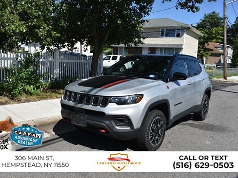 Used 2025 Jeep Compass Trailhawk AWD/4WD image 3