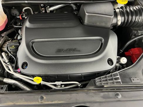 Used 2024 Chrysler Pacifica Limited image 37