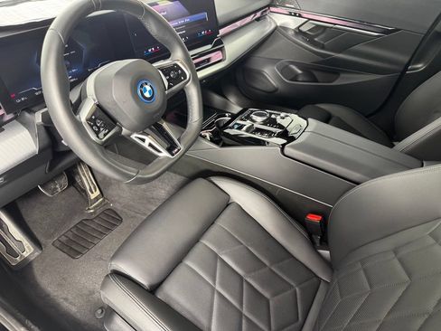Used 2025 BMW i5 xDrive40 w/ M Sport Package AWD/4WD image 14