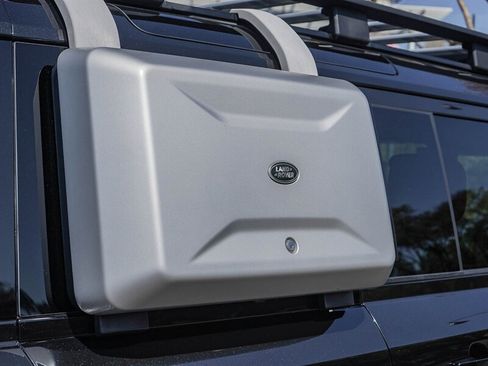 Used 2020 Land Rover Defender 110 SE image 16