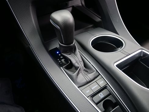 Used 2019 Toyota Avalon XLE image 22