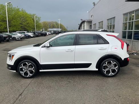 Certified 2025 Kia Niro EX Touring image 4