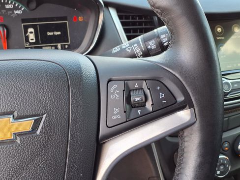 Used 2019 Chevrolet Trax LT w/ LT Convenience Package FWD image 20