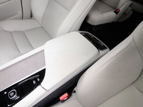 Used 2024 Volvo XC90 B6 Plus w/ Protection Package Premier image 11