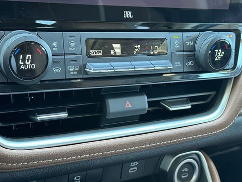 Used 2024 Toyota Grand Highlander AWD image 21
