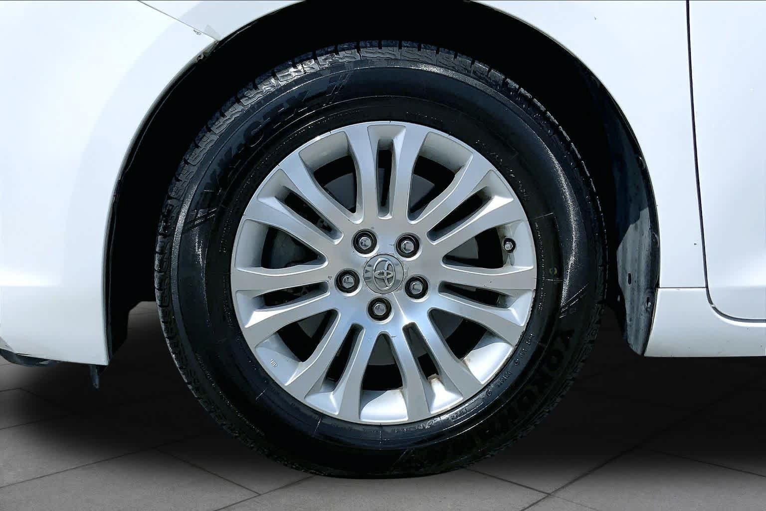 Used 2011 Toyota Sienna XLE w/ XLE Navigation Pkg FWD image 10