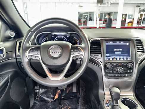Used 2018 Jeep Grand Cherokee Limited image 16