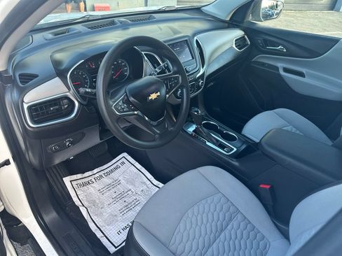 Used 2020 Chevrolet Equinox LS w/ LS Convenience Package FWD image 12