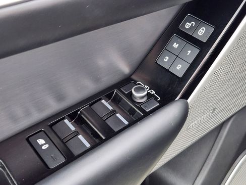 Used 2018 Land Rover Range Rover Velar R-Dynamic HSE image 17