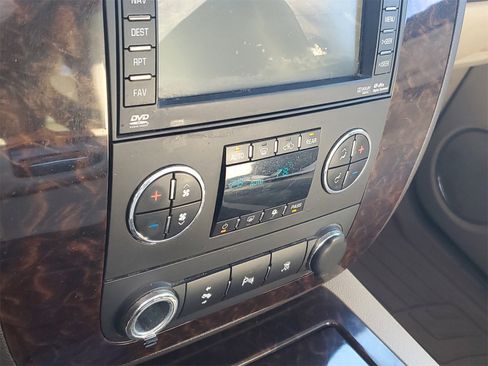 Used 2011 GMC Yukon XL Denali image 31