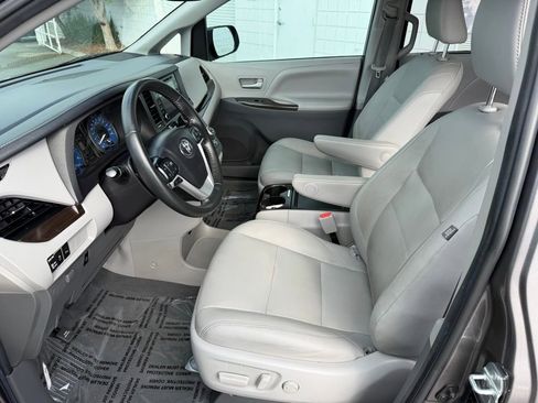 Used 2020 Toyota Sienna XLE Premium w/ Protection Package image 14