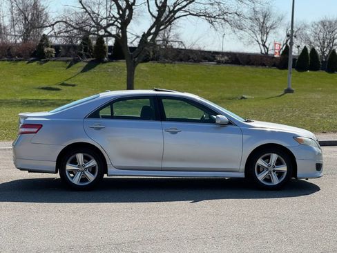 Used 2011 Toyota Camry SE w/ SE Extra-Value Pkg #1 FWD image 5