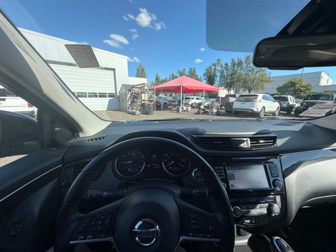 Used 2018 Nissan Rogue Sport SL w/ SL Premium Package AWD/4WD image 17