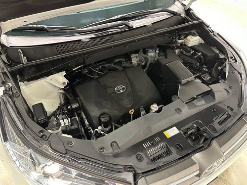Used 2019 Toyota Highlander Limited image 3