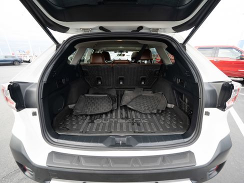 Used 2021 Subaru Outback Touring w/ Popular Package #2 image 28