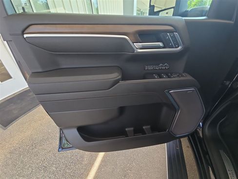 Used 2025 Chevrolet Silverado 1500 High Country w/ High Country Premium Package AWD/4WD image 22