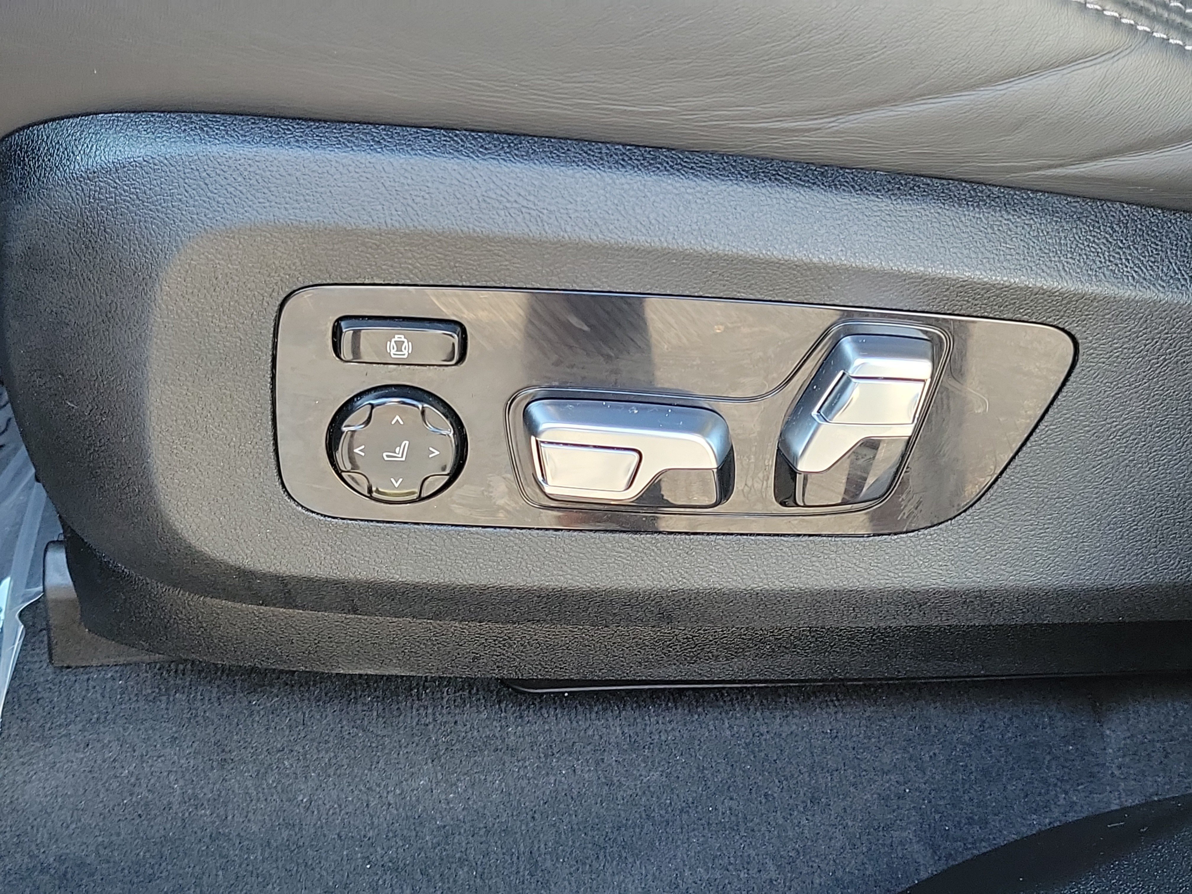 Used 2025 BMW X5 M Competition w/ Executive Package AWD/4WD image 22