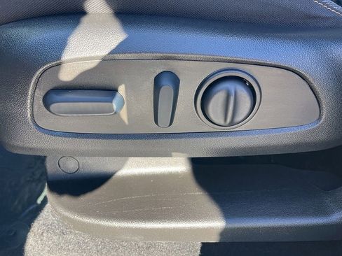 Used 2023 Chevrolet Equinox LT image 36